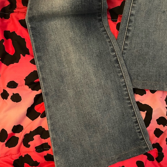 Judy Blue Women's Classic Denim Flare Jeans - Picture 2 of 4